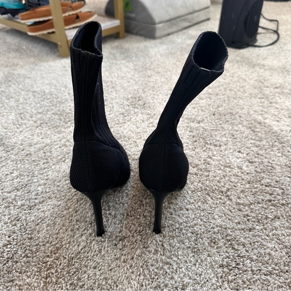 Steve Madden black heeled booties, like new! Size 7.5 - Picture 2 of 7